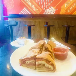 If you want Stromboli come here to Broders!