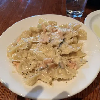 Farfalle Salmon