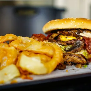 Bacon Cheeseburger with Mushrooms - IG: @nelson_eats