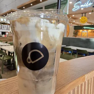 Broken cream hojicha latte