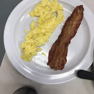 222 order. (Two of each: pancake, bacon and eggs)