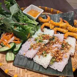 Shrimp with woven noodles