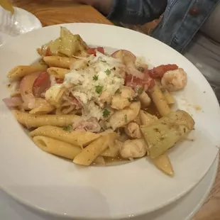 Shrimp and artichoke pasta