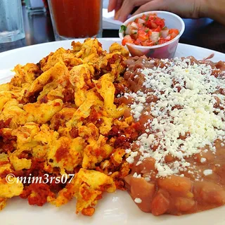 Huevos con Chorizo