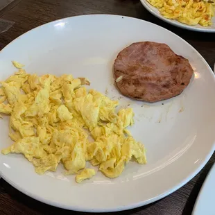 Scrambled eggs &amp; steak ham