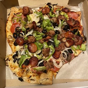 Chuckwagon Delight* Salami, pepperoni, mushrooms, black olives, bell pepper, onions linguica, sausage & beef.