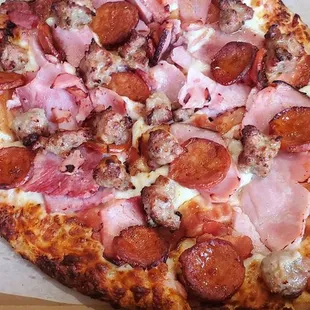 Slice of linguiça, sausage, bacon, and ham