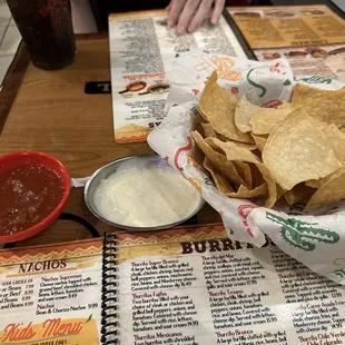 Chips, white sauce, salsa