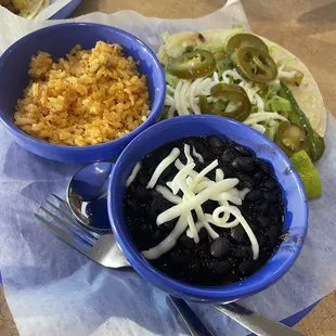 Black beans and rice and chicken fajita taco