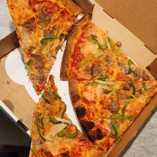 Regular NYC Pizza very thin crispy crust we had onions and peppers and sausage.