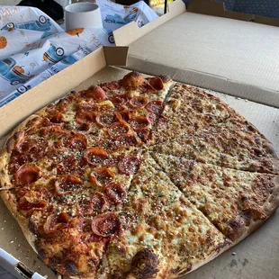 1/2 LG Pepperoni Pizza 1/2 White Pizza XL