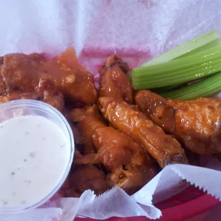chicken wings and fried chicken, fried chicken, bbq wings, bbq chicken, chicken wings, fried chicken wings, poultry, chicken, food