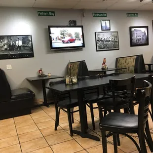 Bronx Pizza (dining room)