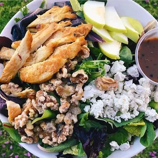 Pear &amp; Gorgonzola Salad with Chicken