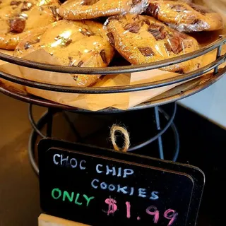 Jumbo Chocolate Chip Cookie