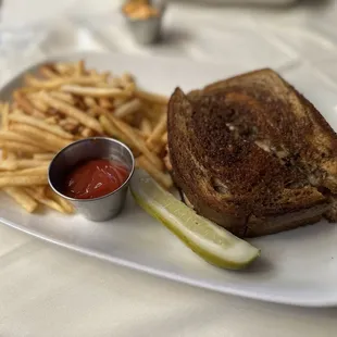 Patty Melt FYI: Menu says brioche bread but it is served on traditional rye.