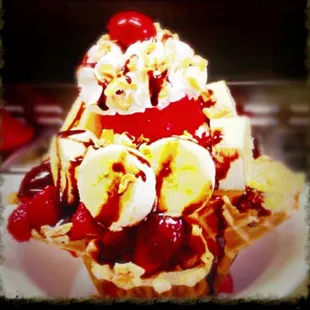 OMG waffle bowl banana split!