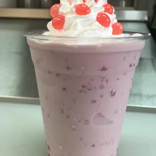 STRAWBERRY BOBA'S SHAKE