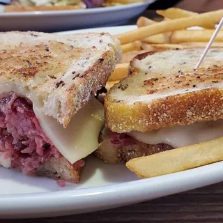 Traditional Reuben Sandwich Lunch