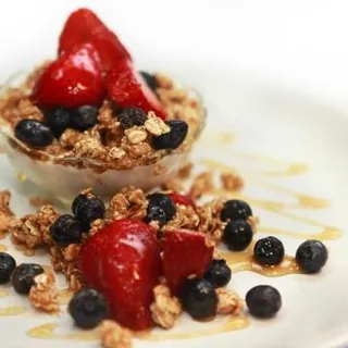 Granola, Fruit & Yogurt with Honey