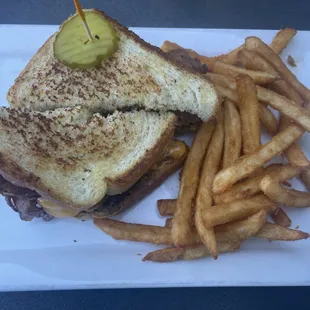 Memphis melt with fries