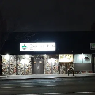 the front of the restaurant at night