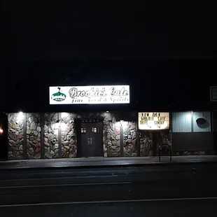 the front of the restaurant at night