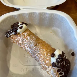 A cannoli