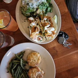 Crab cakes, caesar salad and fish tacos. The food and drinks here are amazing. The staff is top notch!