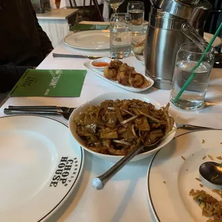 Chicken Flat Noodles With Bean Sprouts