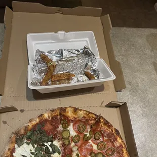 Pepperoni jalapeño/margarita pizza and fried zucchini sticks. Was too good couldn&apos;t wait to eat