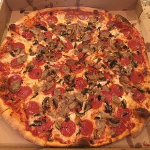 Pepperoni, sausage and mushrooms very greasy but very good!