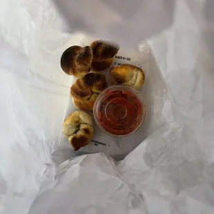 Burnt 6 Garlic Knots