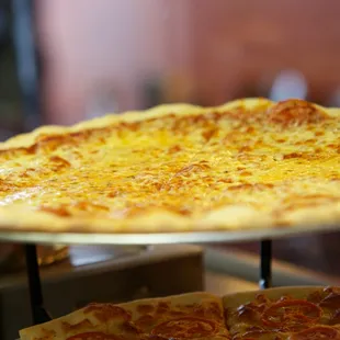 a cheese pizza on a plate