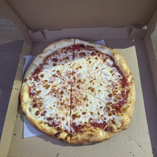 Best little pizza spot you never new about 10 inch pizza off of colonial behind las cásquelas