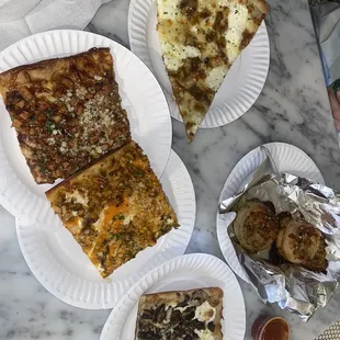 Bianca, mushroom, Buffalo, bbq chicken, huge ass garlic knots with sauce