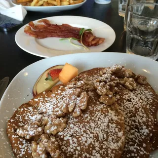 Banana Walnut Pancakes (vegan)