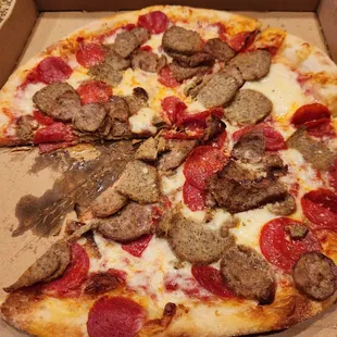 V&apos;s 3 meat 14&quot; pizza
