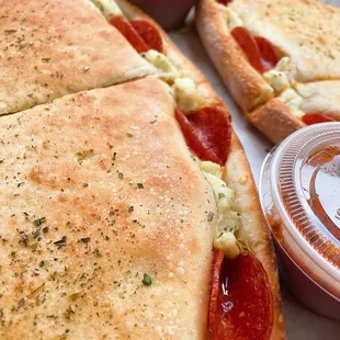 Stuffed pepperoni pizza