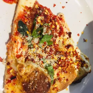 Load of goodness added extra extra crushed peppers n parm ... f ur diet, u suck!
