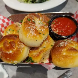 Garlic knots
