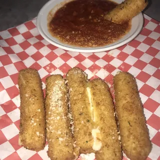Fried Mozzarella Sticks (6)