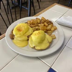 Eggs benedict