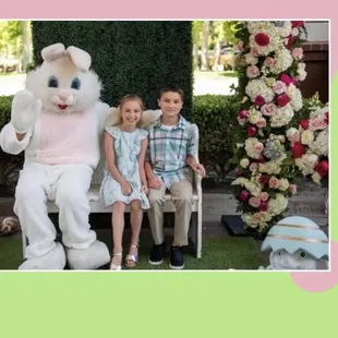 Before the easter brunch and egg hunt they took pictures with the bunny!