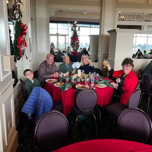 Brunch with Santa and the family! So delicious!!