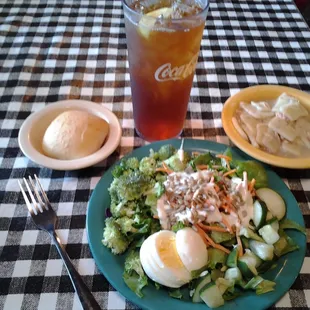 Salad, chicken n&apos; dumplings,  tea, and roll
