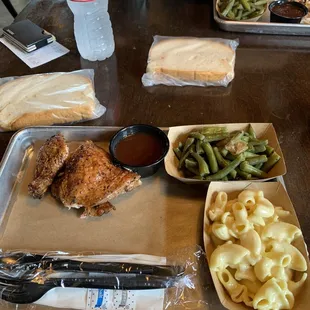 Chicken plate with green beans and mac &amp; cheese.