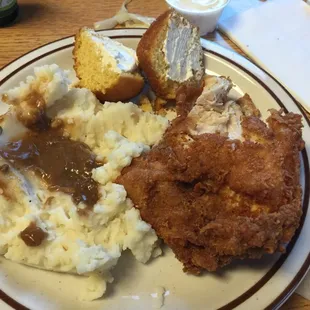 Fried chicken, mashed and corn muffin.