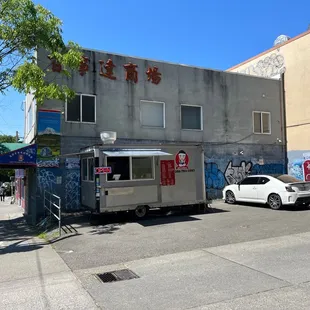 New teriyaki truck in Chinatown, this is the alley entrance between 7th &amp; 8th Ave off of Dearborn St.