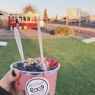 a hand holding a smoothie